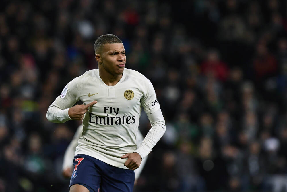 一条小街的温度，照见“韧”字的筋骨（四海听音）